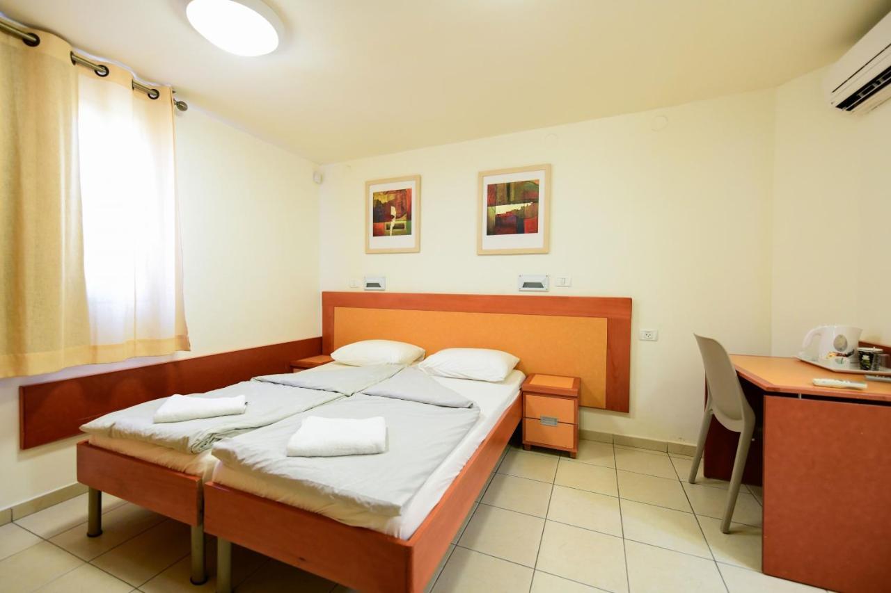 Hi - Arad Hostel エクステリア 写真